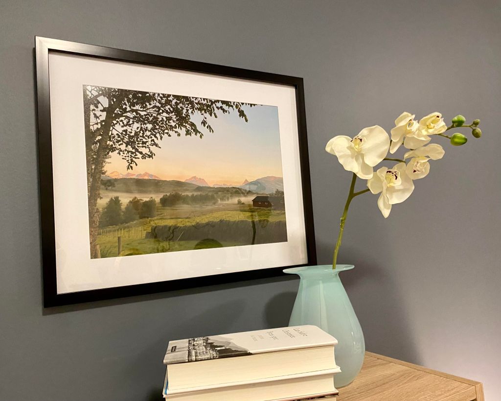 Veggbilder eller naturfotografier er fint å gi i gave