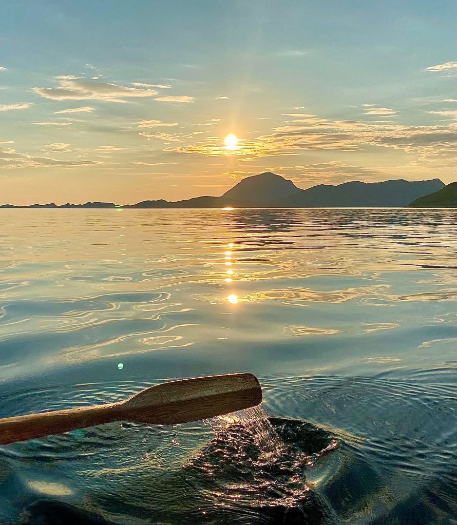 Bilde av ei åre. Ut å ro.